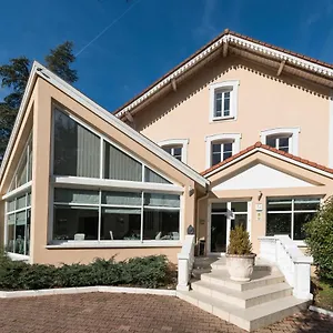 2* Hotel Les Cèdres Bleus